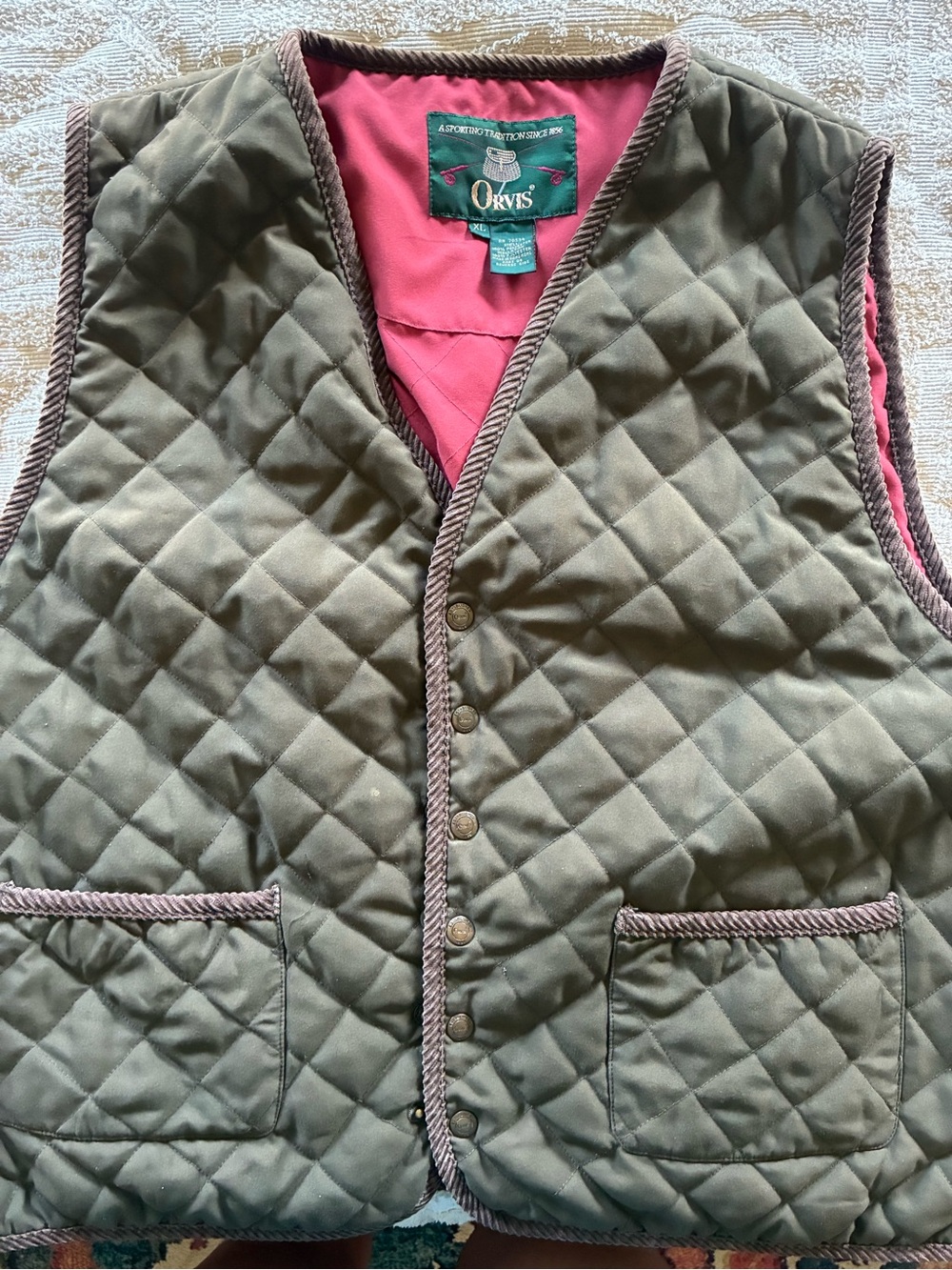 Vintage Men’s ORVIS vest - Olive green with red lining (excellent condition)
